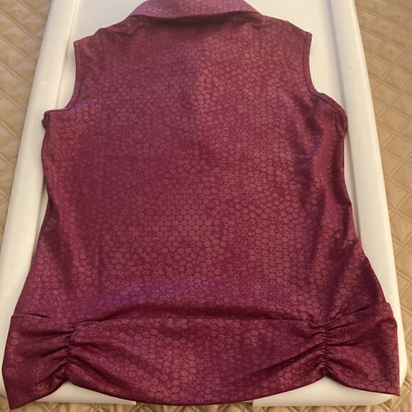Nivo NWT 1/4 zip Sleeveless Berry Performance Top. Woman size XS. - Picture 4 of 8
